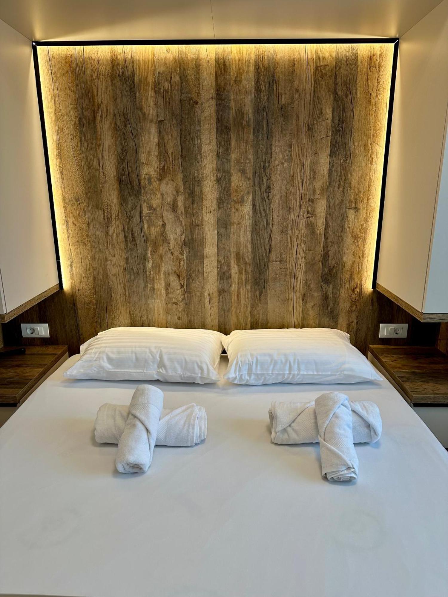 סקופיה Downtown Riverside Apartments מראה חיצוני תמונה