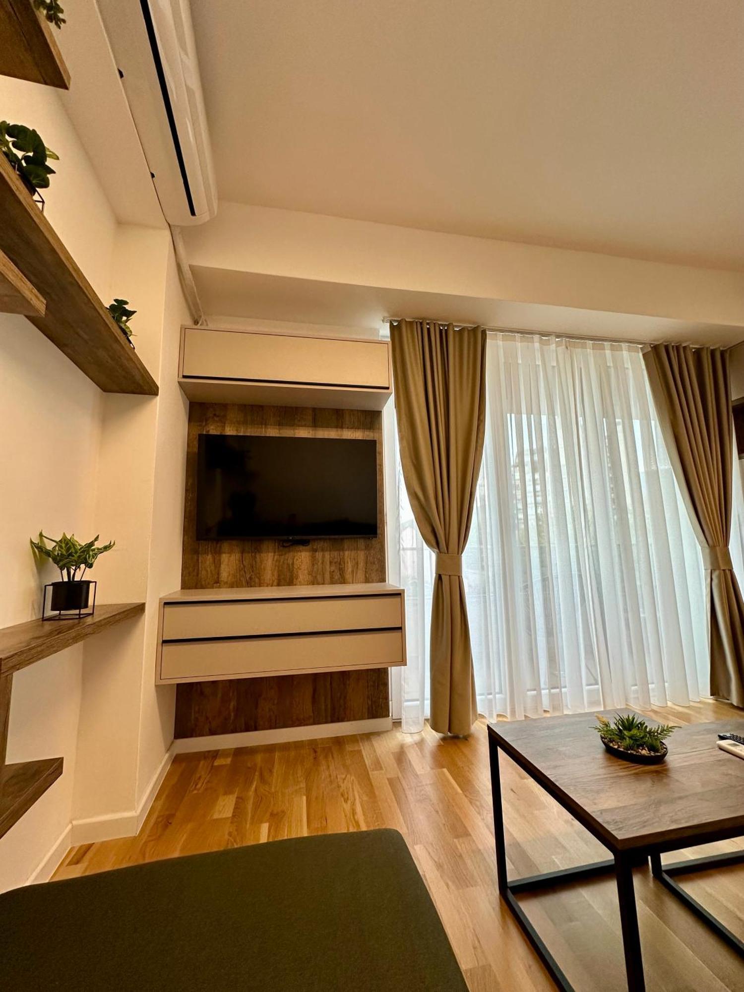 סקופיה Downtown Riverside Apartments מראה חיצוני תמונה