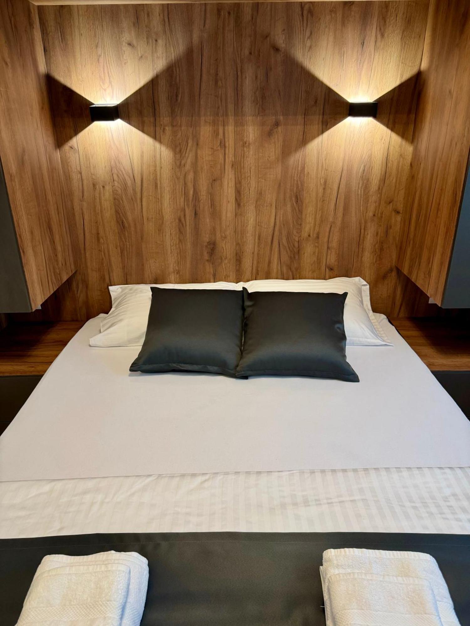סקופיה Downtown Riverside Apartments מראה חיצוני תמונה
