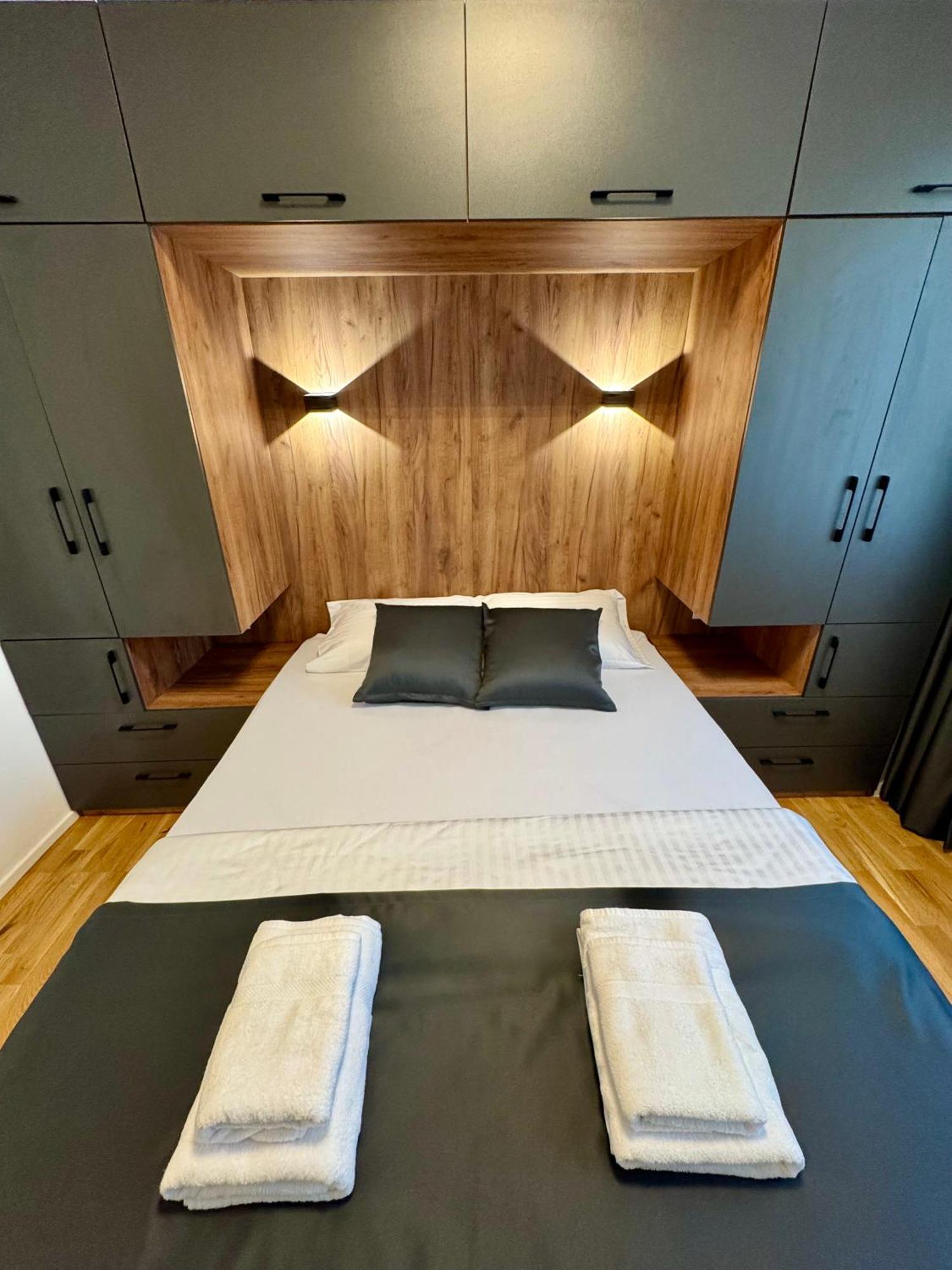 סקופיה Downtown Riverside Apartments מראה חיצוני תמונה