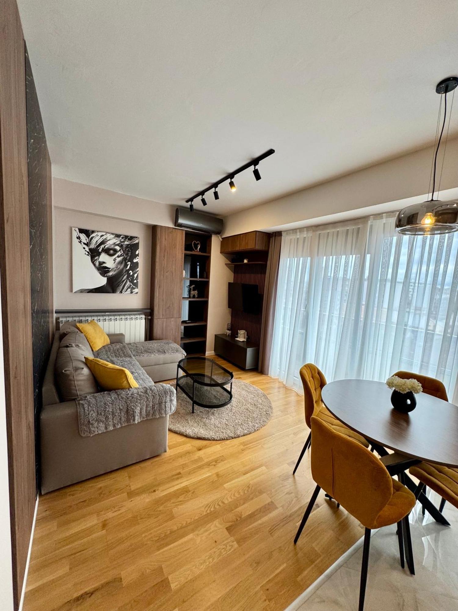 סקופיה Downtown Riverside Apartments מראה חיצוני תמונה