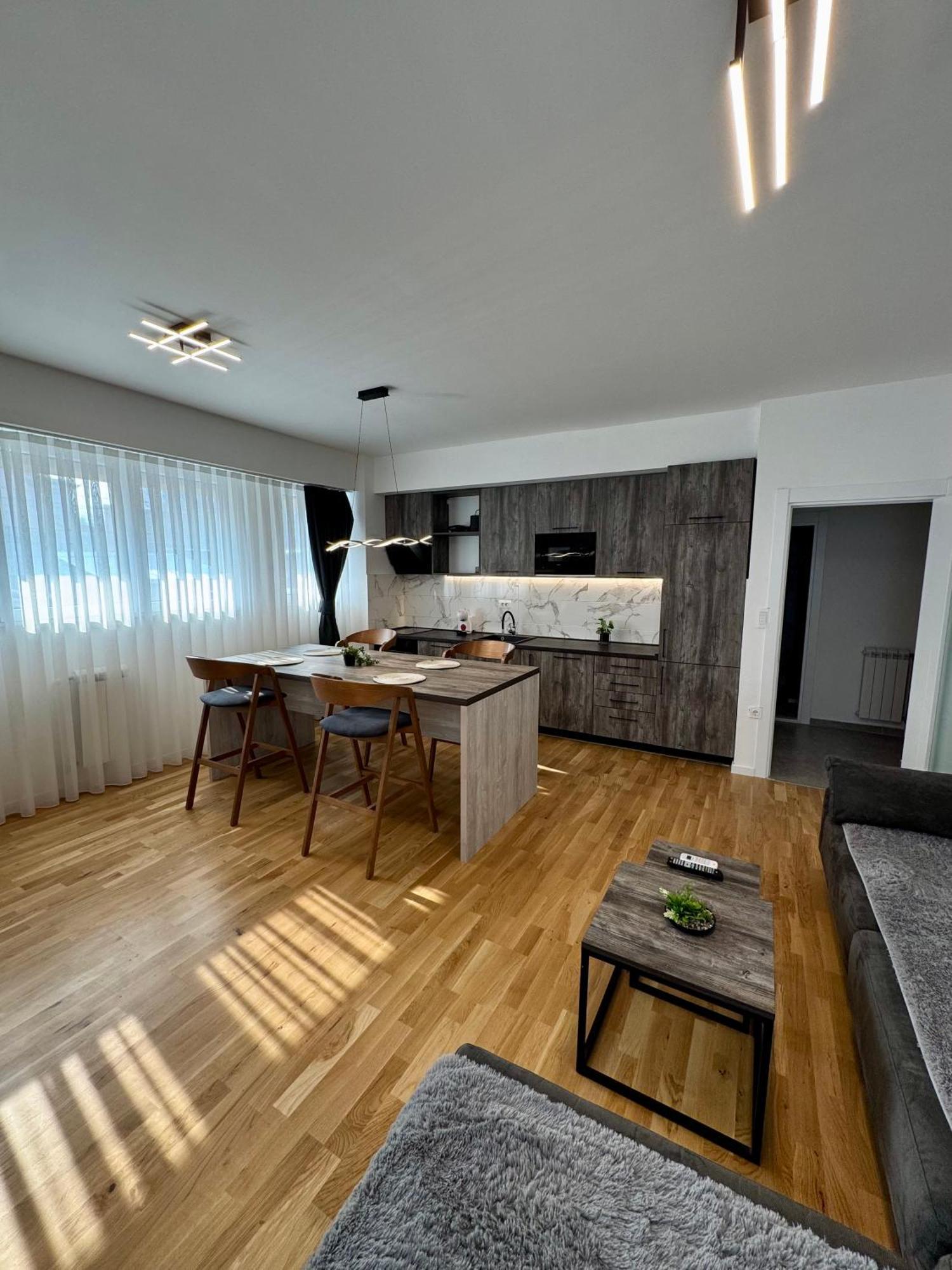 סקופיה Downtown Riverside Apartments מראה חיצוני תמונה