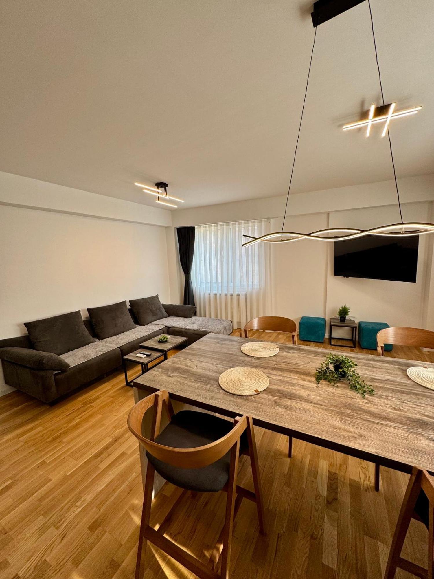 סקופיה Downtown Riverside Apartments מראה חיצוני תמונה
