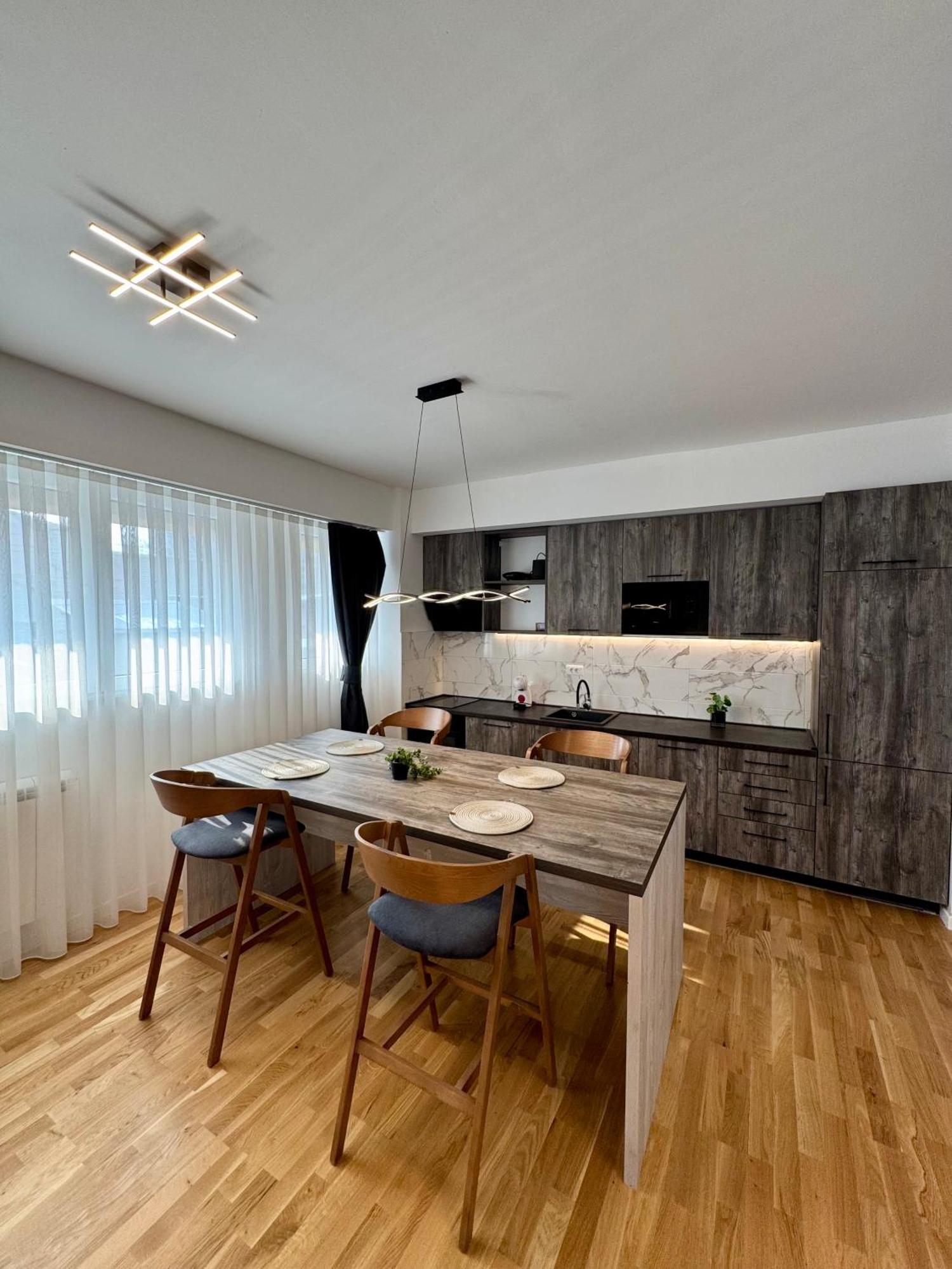 סקופיה Downtown Riverside Apartments מראה חיצוני תמונה